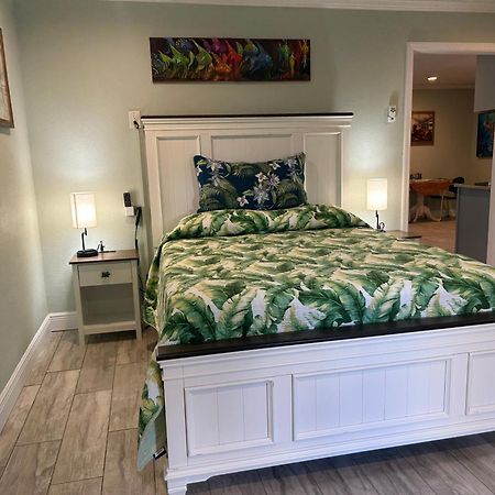קלירווטר ביץ' Guest Suite - Waterfront -Pool & Hot Tub- Walk To Beach מראה חיצוני תמונה