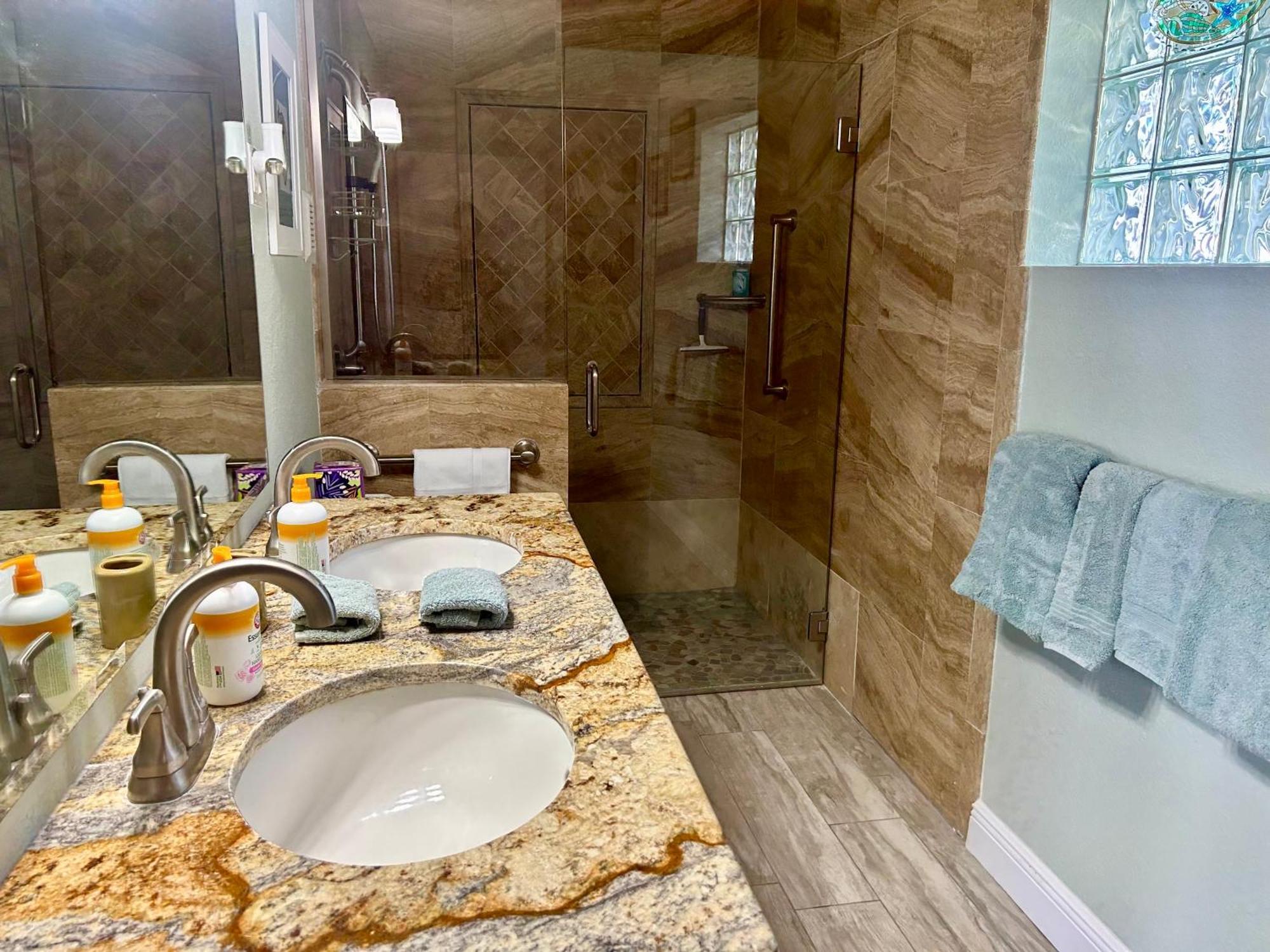 קלירווטר ביץ' Guest Suite - Waterfront -Pool & Hot Tub- Walk To Beach מראה חיצוני תמונה